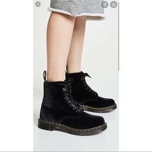 Dr.Marten Velvet 1460 Pascal Boots